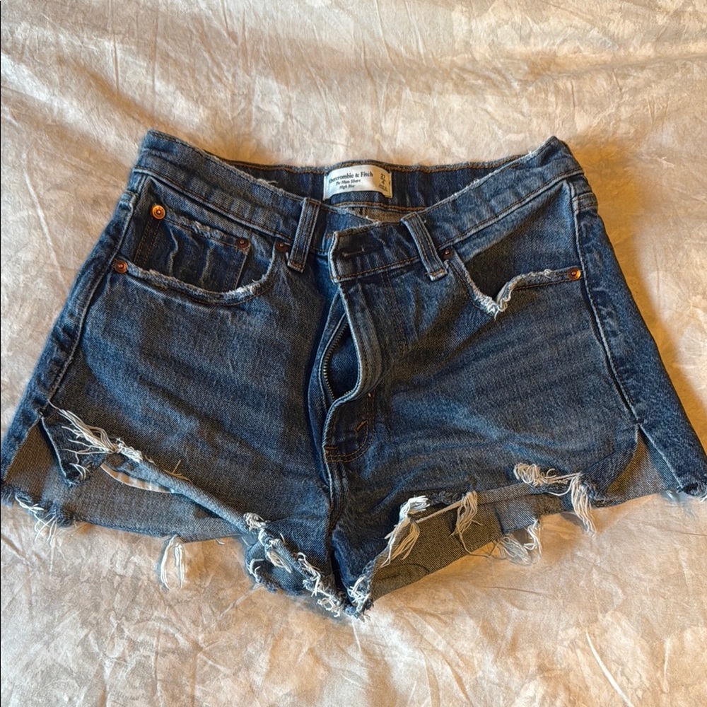 Abercrombie The Mom Short High Rise
